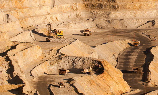 industries-mining-editor-closeup